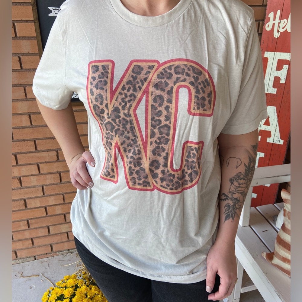 Leopard KC Graphic Tee